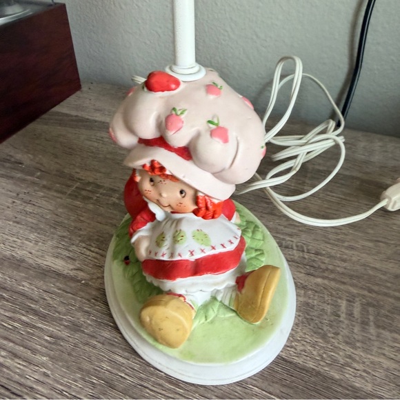 Vintage 1981 Strawberry Shortcake American Greetings Company Lamp Working Rare - Picture 3 of 6